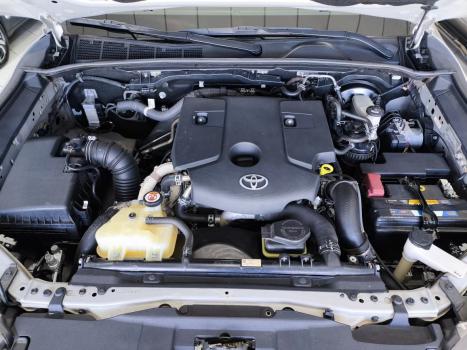 TOYOTA Hilux Caminhonete 2.8 16V SRX 4X4 DIESEL CABINE DUPLA AUTOM�TICO, Foto 15