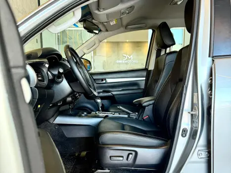 TOYOTA Hilux Caminhonete 2.7 16V 4P SRV FLEX 4X4  CABINE DUPLA AUTOM�TICO, Foto 21