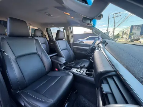 TOYOTA Hilux Caminhonete 2.8 16V SRX 4X4 TURBO DIESEL CABINE DUPLA AUTOM�TICO, Foto 13