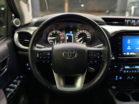 TOYOTA Hilux Caminhonete 2.8 16V SRX PLUS 4X4 TURBO DIESEL CABINE DUPLA AUTOM�TICO, Foto 17