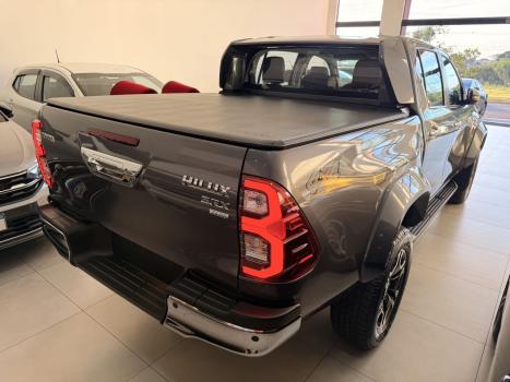 TOYOTA Hilux Caminhonete 2.8 16V SRX PLUS 4X4 TURBO DIESEL CABINE DUPLA AUTOM�TICO, Foto 2