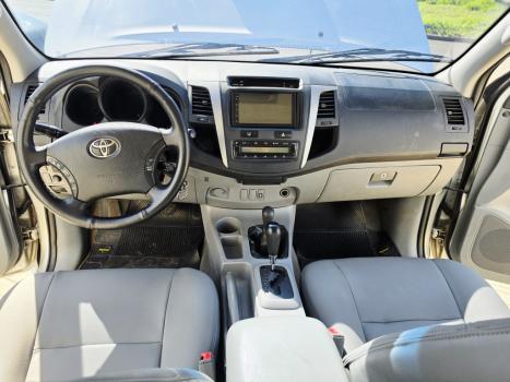 TOYOTA Hilux Caminhonete 3.0 16V 4P 4X4 SRV TURBO DIESEL CABINE DUPLA AUTOM�TICO, Foto 16