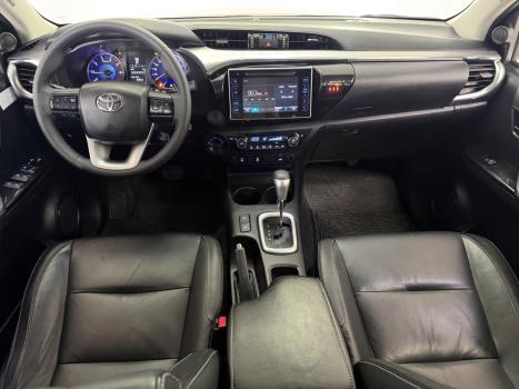 TOYOTA Hilux Caminhonete 2.8 16V SRV 4X4 DIESEL CABINE DUPLA AUTOM�TICO, Foto 4