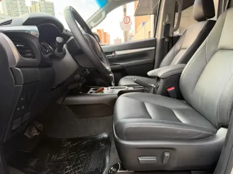 TOYOTA Hilux Caminhonete 2.8 16V SRX 4X4 TURBO DIESEL CABINE DUPLA AUTOM�TICO, Foto 12