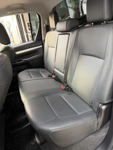TOYOTA Hilux Caminhonete 2.8 16V SRX 4X4 TURBO DIESEL CABINE DUPLA AUTOM�TICO, Foto 16