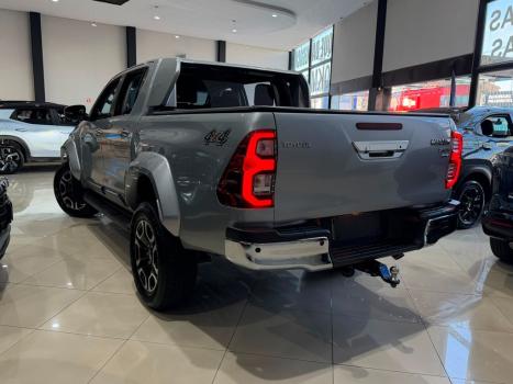 TOYOTA Hilux Caminhonete 2.8 16V SRX 4X4 TURBO DIESEL CABINE DUPLA AUTOM�TICO, Foto 6