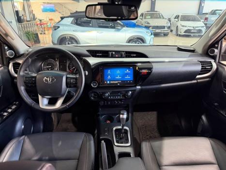 TOYOTA Hilux Caminhonete 2.8 16V SRX 4X4 TURBO DIESEL CABINE DUPLA AUTOM�TICO, Foto 8