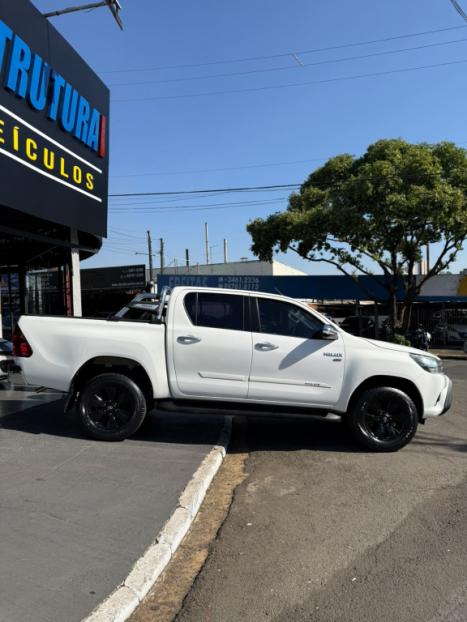 TOYOTA Hilux Caminhonete 2.7 16V 4P SRV FLEX CABINE DUPLA AUTOM�TICO, Foto 2