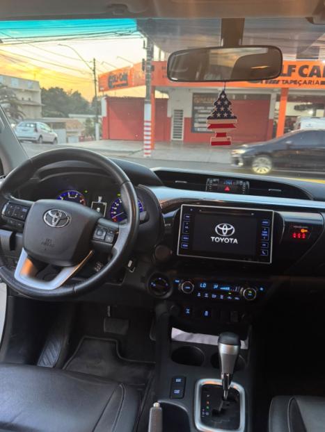 TOYOTA Hilux Caminhonete 3.0 4P 4X4 SRV TURBO DIESEL TOP CABINE DUPLA AUTOM�TICO, Foto 2