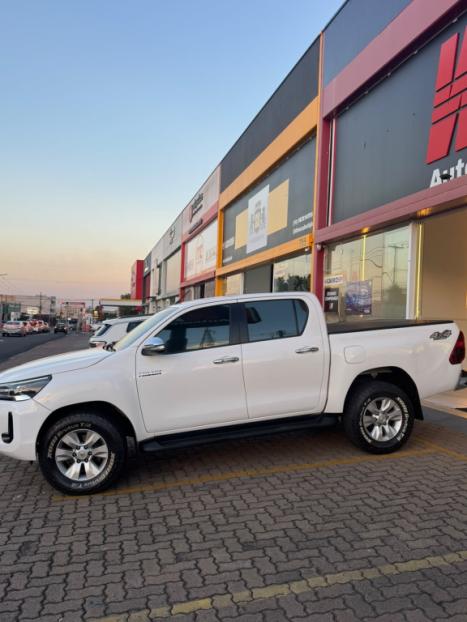 TOYOTA Hilux Caminhonete 3.0 4P 4X4 SRV TURBO DIESEL TOP CABINE DUPLA AUTOM�TICO, Foto 13
