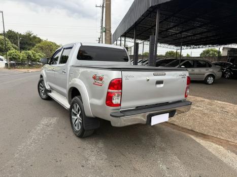 TOYOTA Hilux Caminhonete 3.0 4P 4X4 SRV TURBO DIESEL CABINE DUPLA AUTOM�TICO, Foto 3