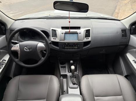 TOYOTA Hilux Caminhonete 3.0 4P 4X4 SRV TURBO DIESEL CABINE DUPLA AUTOM�TICO, Foto 4