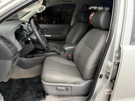 TOYOTA Hilux Caminhonete 3.0 4P 4X4 SRV TURBO DIESEL CABINE DUPLA AUTOM�TICO, Foto 6