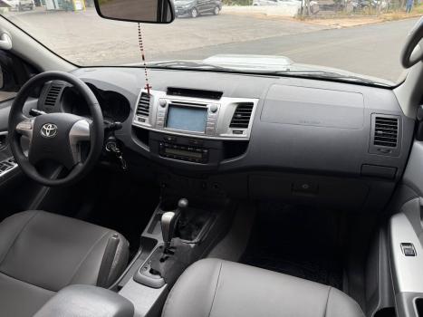 TOYOTA Hilux Caminhonete 3.0 4P 4X4 SRV TURBO DIESEL CABINE DUPLA AUTOM�TICO, Foto 8
