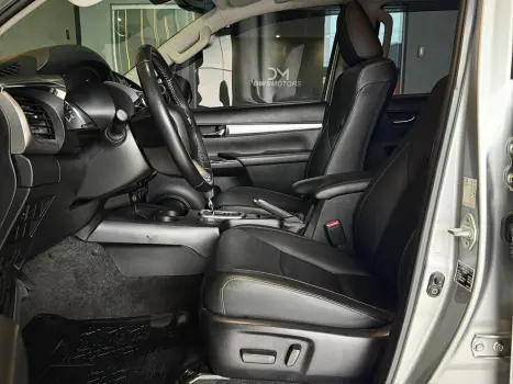 TOYOTA Hilux Caminhonete 2.8 16V SRX 4X4 TURBO DIESEL CABINE DUPLA AUTOM�TICO, Foto 13