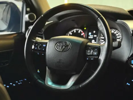 TOYOTA Hilux Caminhonete 2.8 16V SRX 4X4 TURBO DIESEL CABINE DUPLA AUTOM�TICO, Foto 14
