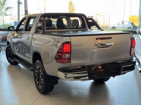 TOYOTA Hilux Caminhonete 2.8 16V SRV 4X4 DIESEL CABINE DUPLA AUTOM�TICO, Foto 4
