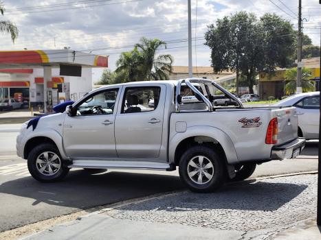 TOYOTA Hilux Caminhonete 3.0 4P 4X4 SRV TURBO DIESEL CABINE DUPLA, Foto 6