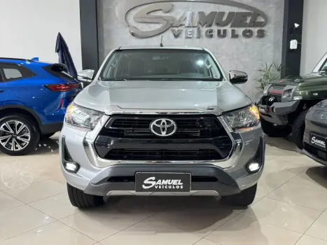 TOYOTA Hilux Caminhonete 2.8 16V SRV 4X4 DIESEL CABINE DUPLA AUTOMÁTICO, Foto 2