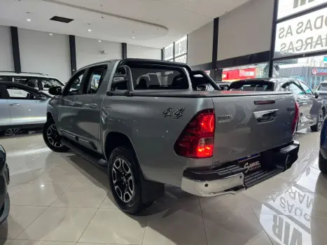 TOYOTA Hilux Caminhonete 2.8 16V SRV 4X4 DIESEL CABINE DUPLA AUTOMÁTICO, Foto 6