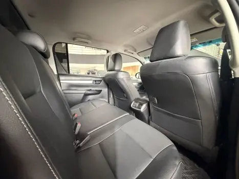TOYOTA Hilux Caminhonete 2.8 16V SRV 4X4 DIESEL CABINE DUPLA AUTOMÁTICO, Foto 14