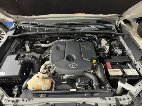 TOYOTA Hilux Caminhonete 2.8 16V SRV 4X4 DIESEL CABINE DUPLA AUTOMÁTICO, Foto 16