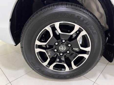 TOYOTA Hilux Caminhonete 2.8 16V SRX 4X4 TURBO DIESEL CABINE DUPLA AUTOMÁTICO, Foto 13