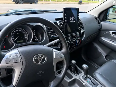 TOYOTA Hilux Caminhonete 3.0 4P 4X4 SRV TURBO DIESEL CABINE DUPLA AUTOMÁTICO, Foto 7