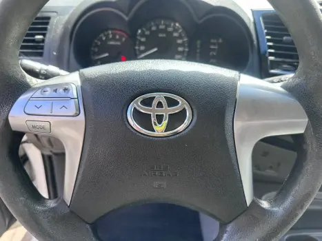 TOYOTA Hilux Caminhonete 2.7 16V 4P SR FLEX AUTOMÁTICO, Foto 16