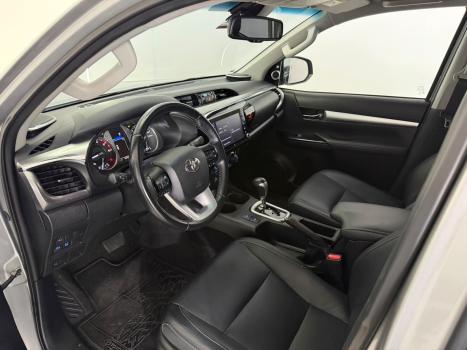 TOYOTA Hilux Caminhonete 2.8 16V SRX 50 ANOS 4X4 TURBO DIESEL CABINE DUPLA AUTOMÁTICO, Foto 3