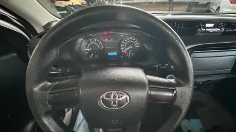 TOYOTA Hilux Caminhonete 2.8 4X4 DIESEL CABINE SIMPLES, Foto 3