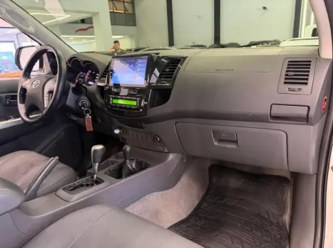 TOYOTA Hilux Caminhonete 2.7 16V 4P SRV FLEX 4X4  CABINE DUPLA AUTOMÁTICO, Foto 19