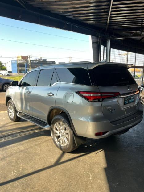 TOYOTA Hilux SW4 2.4 4P 4X4 DIESEL, Foto 4