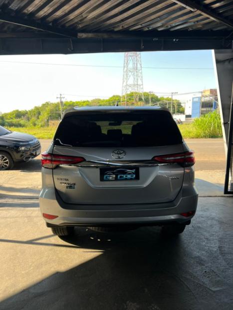 TOYOTA Hilux SW4 2.4 4P 4X4 DIESEL, Foto 5