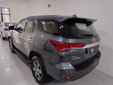 TOYOTA Hilux SW4 2.7 16V 4P FLEX SRV 7 LUGARES AUTOMTICO, Foto 3