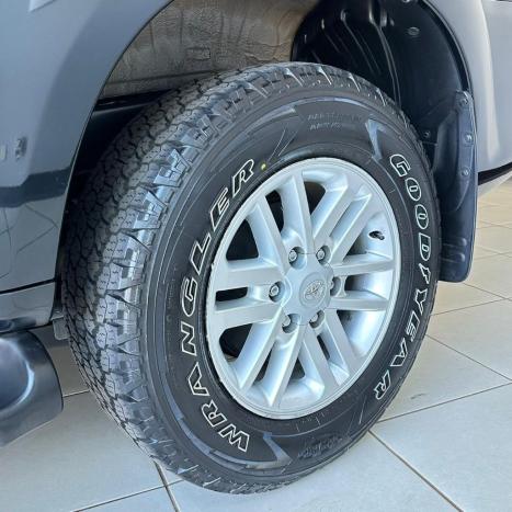 TOYOTA Hilux SW4 2.7 16V 4P SR FLEX AUTOMÁTICO, Foto 7 TOYOTA Hilux SW4 2.7 16V 4P SR FLEX AUTOMÁTICO, Foto 7