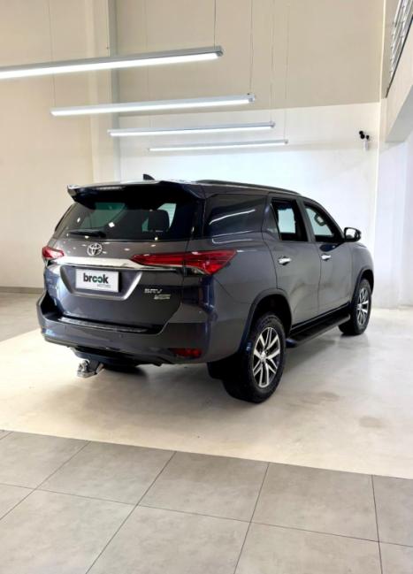 TOYOTA Hilux SW4 2.7 16V 4P FLEX SRV 7 LUGARES AUTOMTICO, Foto 4