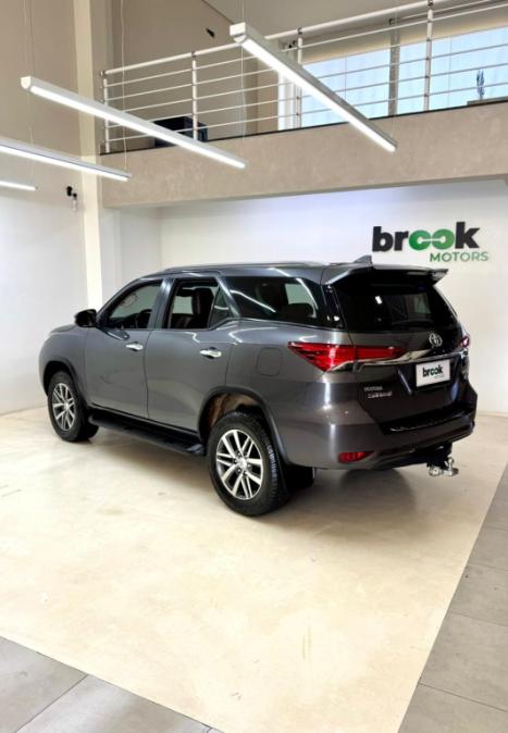 TOYOTA Hilux SW4 2.7 16V 4P FLEX SRV 7 LUGARES AUTOMTICO, Foto 6