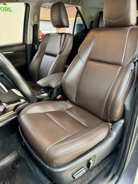 TOYOTA Hilux SW4 2.7 16V 4P FLEX SRV 7 LUGARES AUTOMTICO, Foto 8