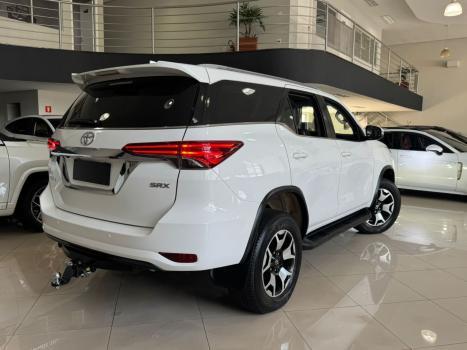 TOYOTA Hilux SW4 2.7 16V 4P FLEX SRV 7 LUGARES AUTOM�TICO, Foto 3