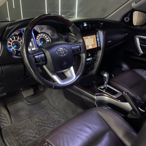 TOYOTA Hilux SW4 2.7 16V 4P FLEX SRV 7 LUGARES AUTOM�TICO, Foto 6