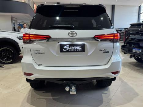 TOYOTA Hilux SW4 2.7 16V 4P FLEX SRV 7 LUGARES AUTOMÁTICO, Foto 4