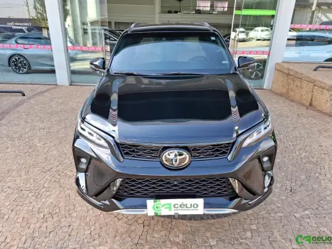 TOYOTA Hilux SW4 2.8 4P SRX 4X4 DIAMOND 7 LUGARES TURBO DIESEL AUTOMTICO, Foto 17