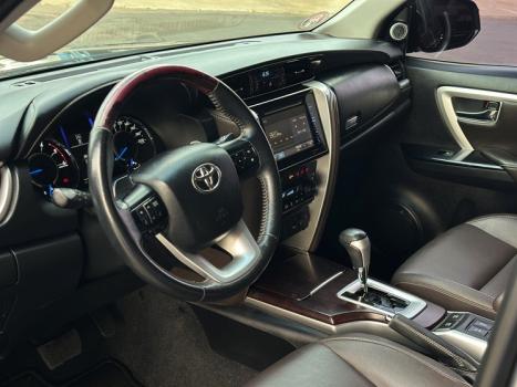 TOYOTA Hilux SW4 2.8 16V 4P SRX 4X4 7 LUGARES TURBO DIESEL AUTOMTICO, Foto 7