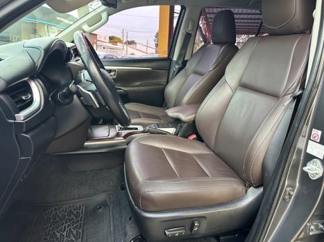 TOYOTA Hilux SW4 2.8 16V 4P SRX 4X4 7 LUGARES TURBO DIESEL AUTOMTICO, Foto 12