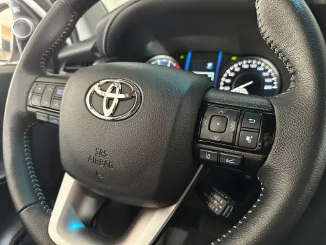 TOYOTA Hilux SW4 2.8 16V 4P SRX PLATINUM 4X4 7 LUGARES TURBO DIESEL AUTOMÁTICO, Foto 15 TOYOTA Hilux SW4 2.8 16V 4P SRX PLATINUM 4X4 7 LUGARES TURBO DIESEL AUTOMÁTICO, Foto 15