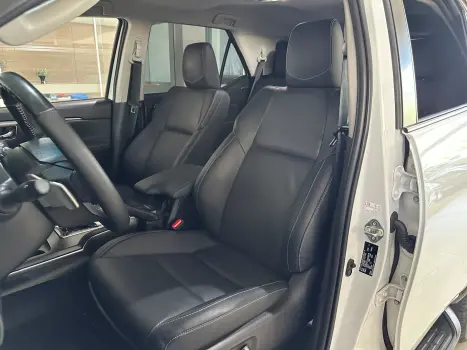 TOYOTA Hilux SW4 2.8 16V 4P SRX PLATINUM 4X4 7 LUGARES TURBO DIESEL AUTOMÁTICO, Foto 24 TOYOTA Hilux SW4 2.8 16V 4P SRX PLATINUM 4X4 7 LUGARES TURBO DIESEL AUTOMÁTICO, Foto 24