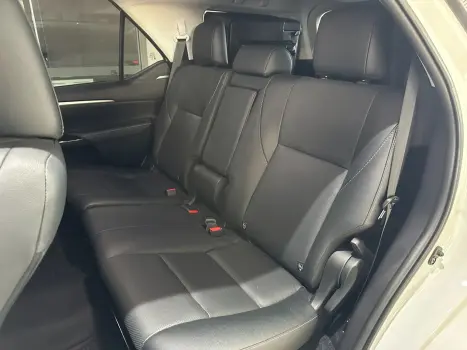 TOYOTA Hilux SW4 2.8 16V 4P SRX PLATINUM 4X4 7 LUGARES TURBO DIESEL AUTOMÁTICO, Foto 25 TOYOTA Hilux SW4 2.8 16V 4P SRX PLATINUM 4X4 7 LUGARES TURBO DIESEL AUTOMÁTICO, Foto 25