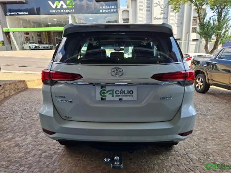 TOYOTA Hilux SW4 2.8 4P SRX 4X4 TURBO DIESEL AUTOMÁTICO, Foto 14 TOYOTA Hilux SW4 2.8 4P SRX 4X4 TURBO DIESEL AUTOMÁTICO, Foto 14