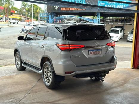 TOYOTA Hilux SW4 2.8 16V 4P SRX 4X4 7 LUGARES TURBO DIESEL AUTOMÁTICO, Foto 5 TOYOTA Hilux SW4 2.8 16V 4P SRX 4X4 7 LUGARES TURBO DIESEL AUTOMÁTICO, Foto 5